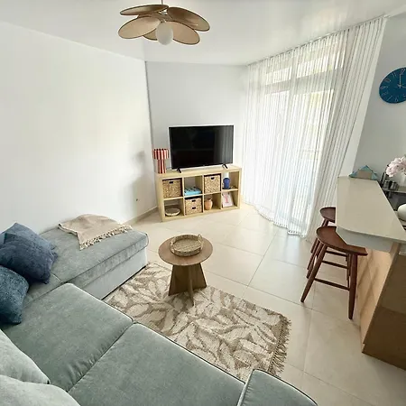 Sunny Escape In Cristianos Apartment